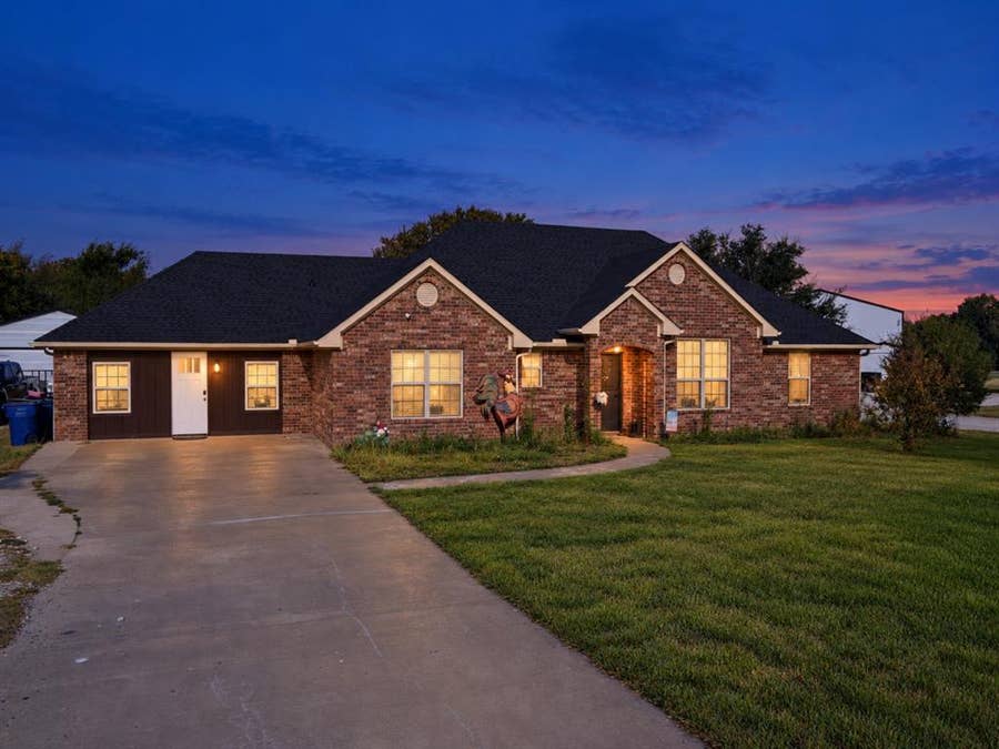 Property photo for 1813 County Road 123, Gainesville, TX