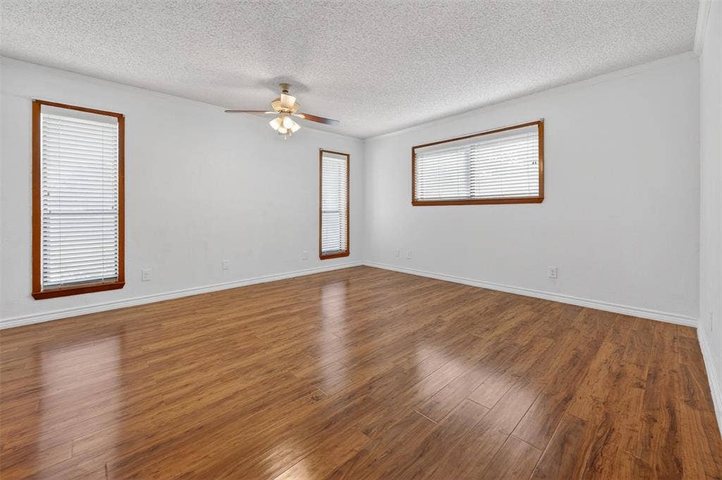 106 Snyder Ranch Road, Trinidad, TX 75163 Large primary bedroom with en-suite bathroom