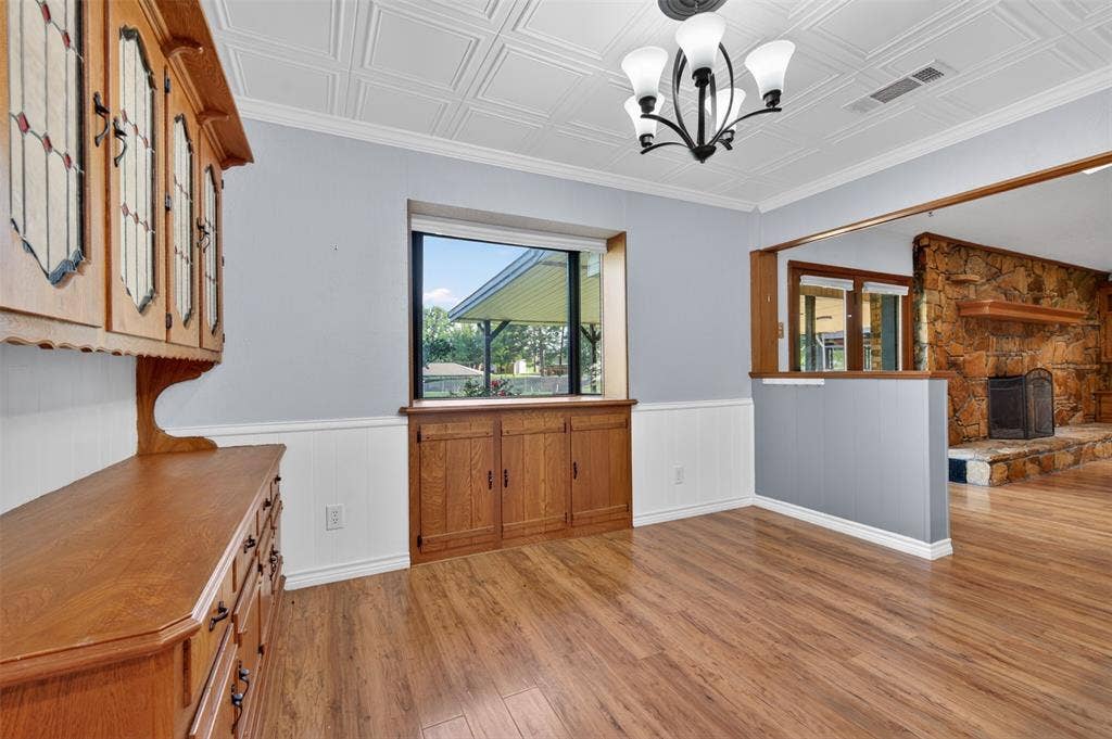 106 Snyder Ranch Road, Trinidad, TX 75163 Light and bright breakfast room