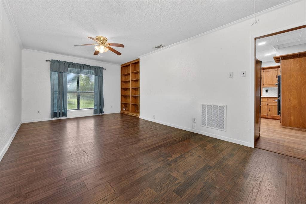 106 Snyder Ranch Road, Trinidad, TX 75163 Large room off the kitchen can be used as an office, second living room, media room - you decide!