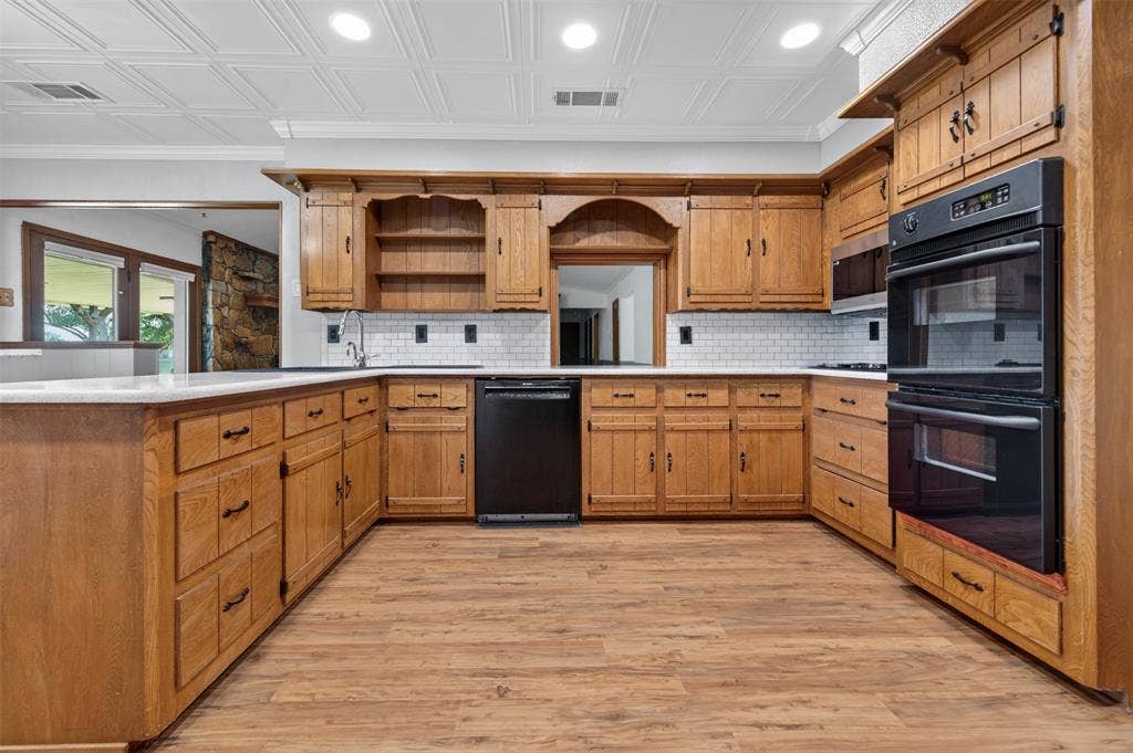 106 Snyder Ranch Road, Trinidad, TX 75163 The kitchen is at the heart of the home and has lots of counter space and tons of cabinets plus newer appliances and double ovens