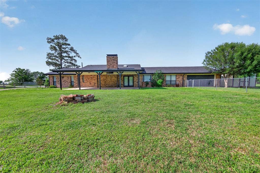 106 Snyder Ranch Road, Trinidad, TX 75163 Massive backyard with covered patio and fire pit