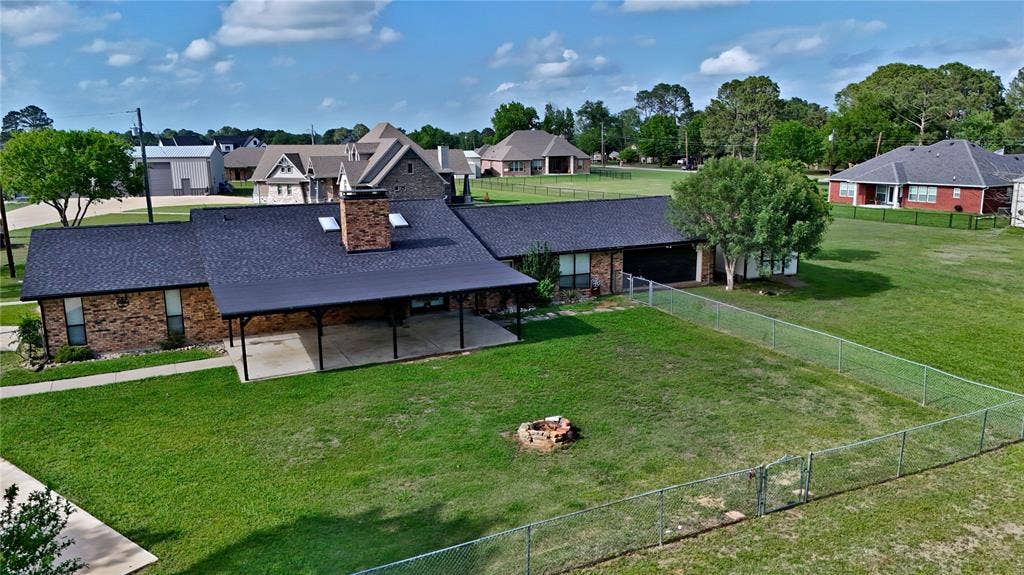 106 Snyder Ranch Road, Trinidad, TX 75163 Enjoy this house as your primary residence or a weekend getaway at Cedar Creek Lake