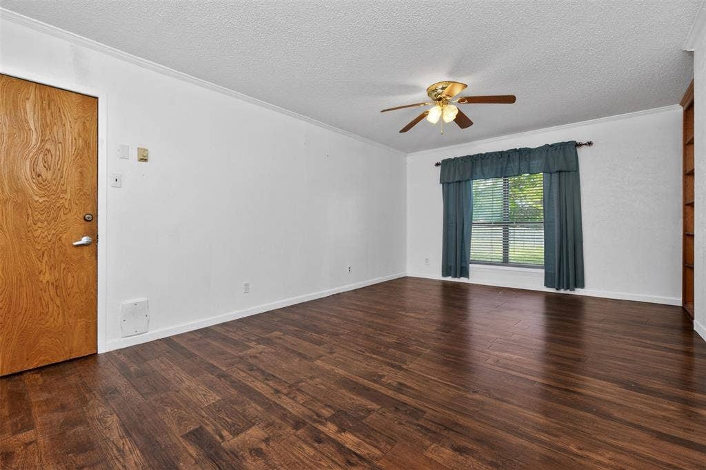 106 Snyder Ranch Road, Trinidad, TX 75163 Large room off the kitchen can be used as an office, second living room, media room - you decide!