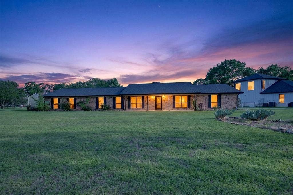 106 Snyder Ranch Road, Trinidad, TX 75163 Sunsets at Cedar Creek Lake are amazing!