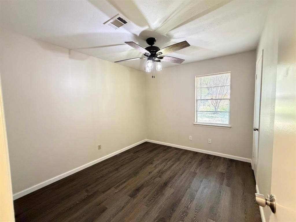 2004 Glenwick Lane, Irving, TX 75060 2004 Glenwick Lane, Irving, TX 75060