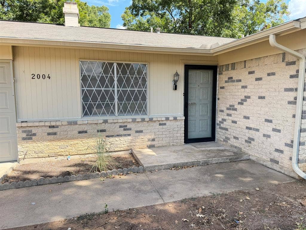 2004 Glenwick Lane, Irving, TX 75060 2004 Glenwick Lane, Irving, TX 75060