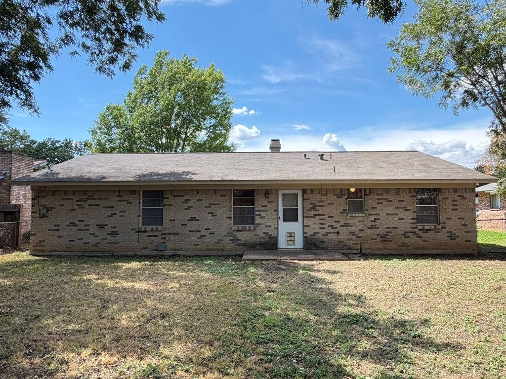 2004 Glenwick Lane, Irving, TX 75060 2004 Glenwick Lane, Irving, TX 75060