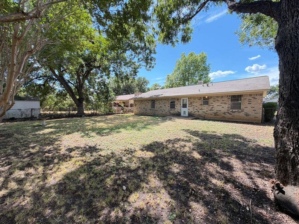 2004 Glenwick Lane, Irving, TX 75060 2004 Glenwick Lane, Irving, TX 75060