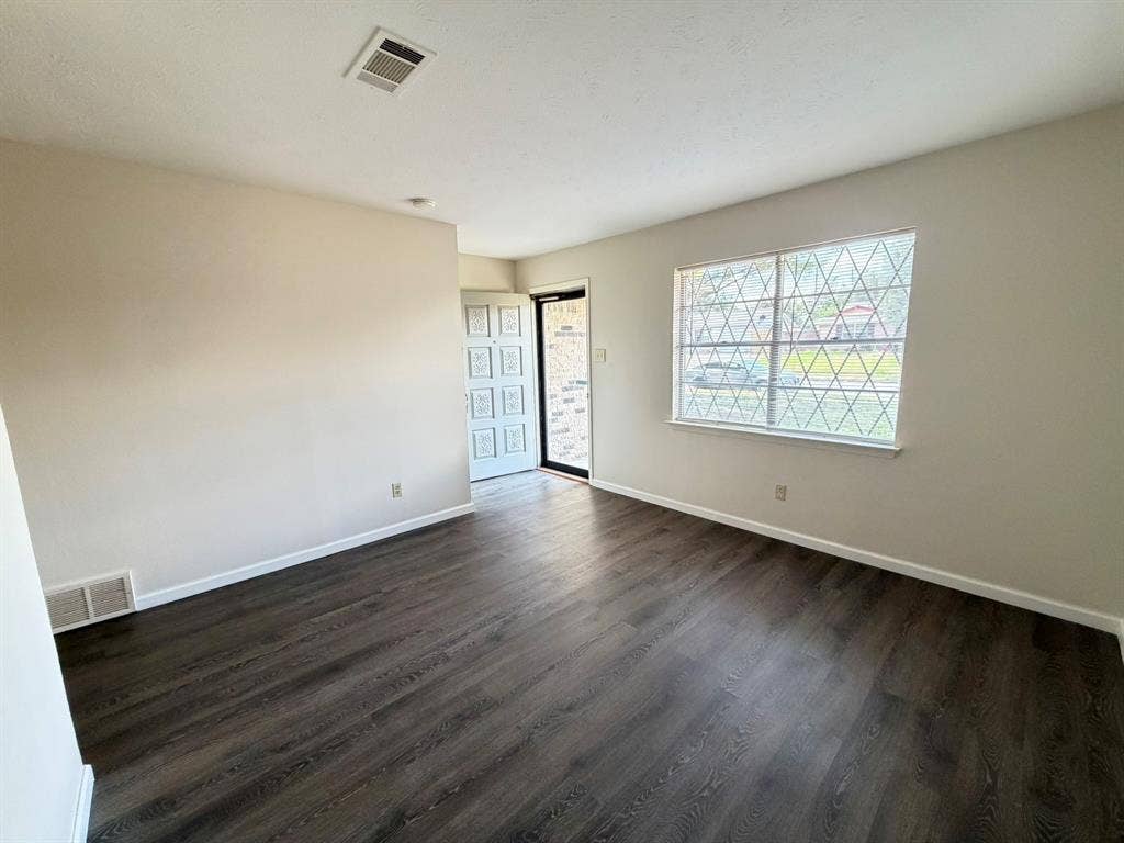 2004 Glenwick Lane, Irving, TX 75060 2004 Glenwick Lane, Irving, TX 75060
