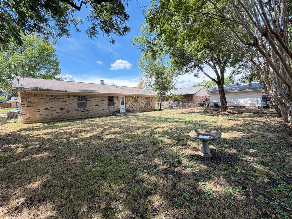 2004 Glenwick Lane, Irving, TX 75060 2004 Glenwick Lane, Irving, TX 75060