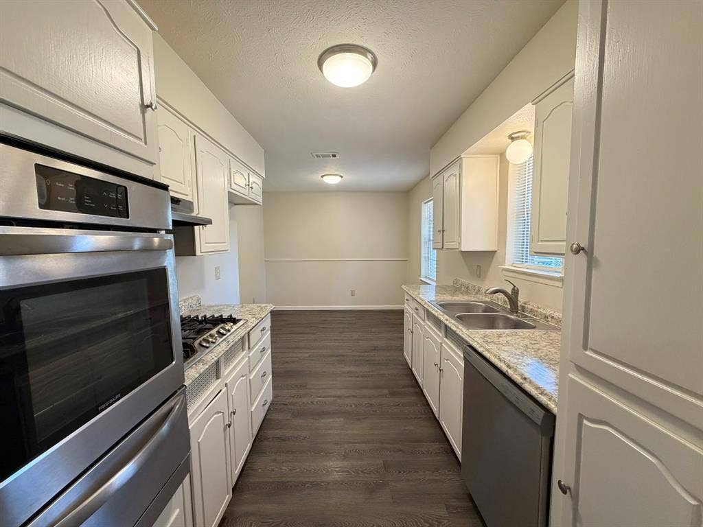 2004 Glenwick Lane, Irving, TX 75060 2004 Glenwick Lane, Irving, TX 75060