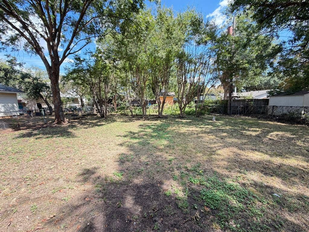 2004 Glenwick Lane, Irving, TX 75060 2004 Glenwick Lane, Irving, TX 75060