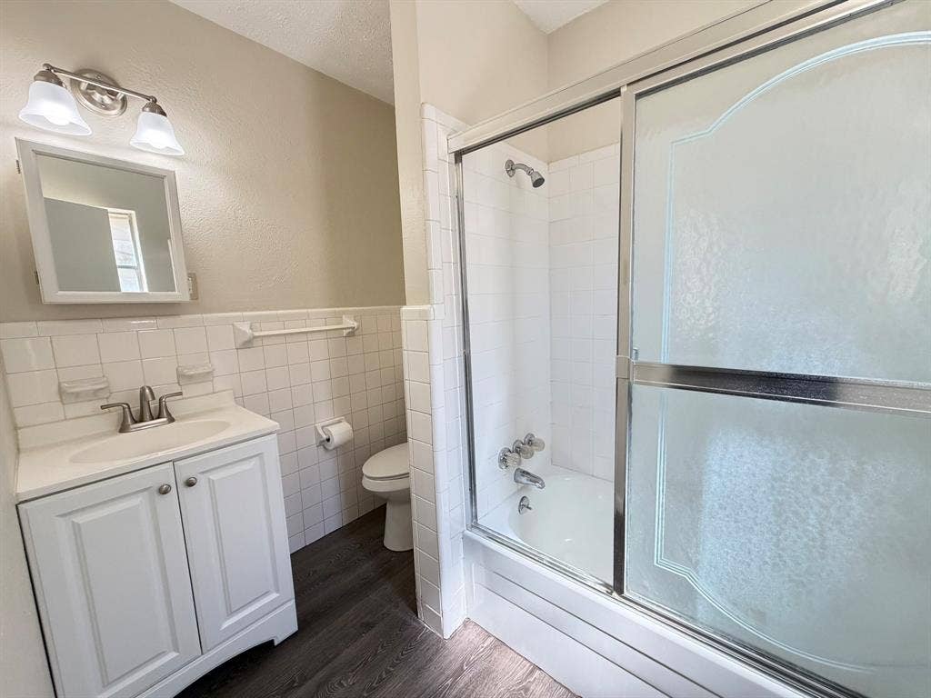 2004 Glenwick Lane, Irving, TX 75060 2004 Glenwick Lane, Irving, TX 75060