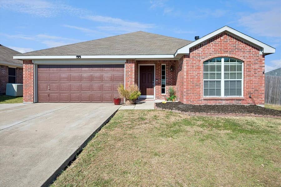 Property photo for 417 Pin Oak Lane, Royse City, TX