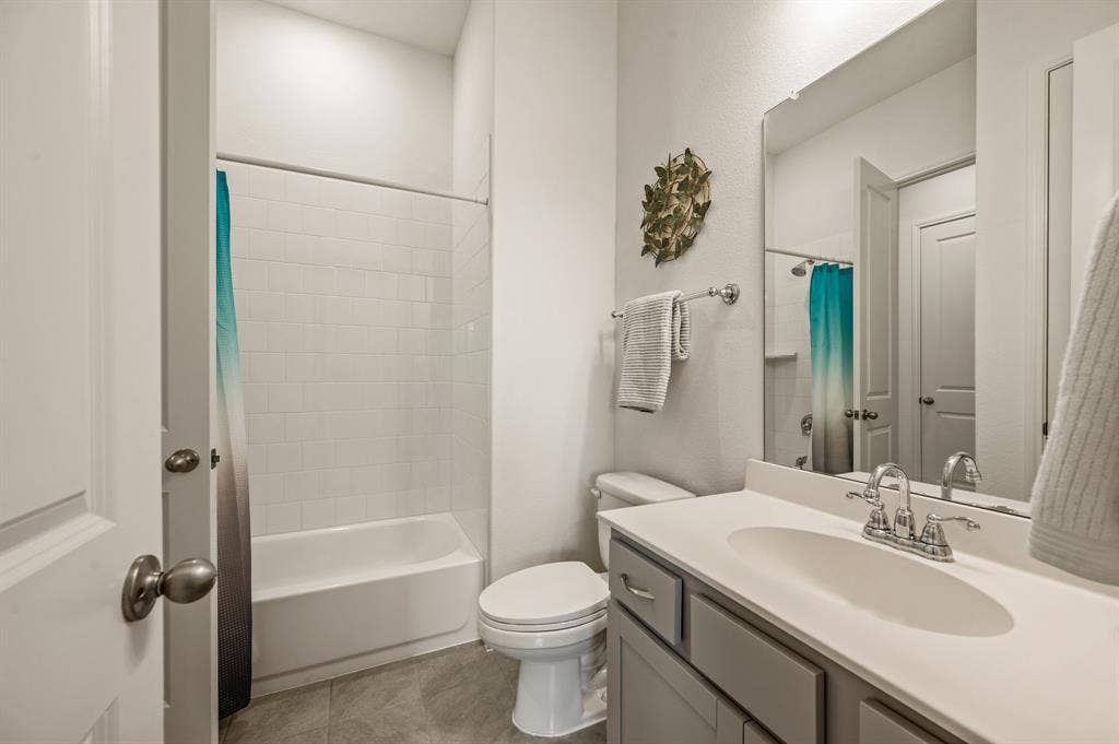 2900 Peekaboo Lane, Northlake, TX 76247 Wonderful Guest bathroom that is an ensuite to one of the guest bedrooms.