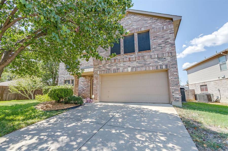 Property photo for 332 Sunset Oaks Drive, Fort Worth, TX