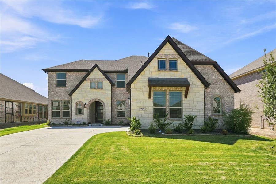Property photo for 824 Blue Fescue Road, Justin, TX