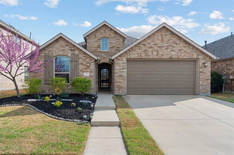 Property photo for 1821 Waxwing Trail, Argyle, TX