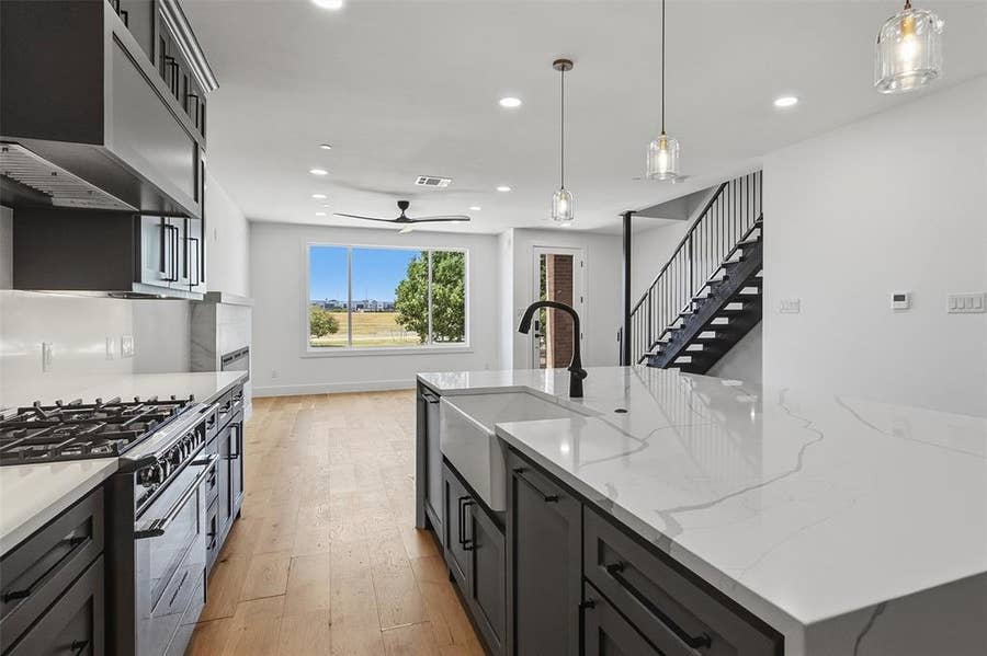 Property photo for 404 Vista Buena Trail, Fort Worth, TX