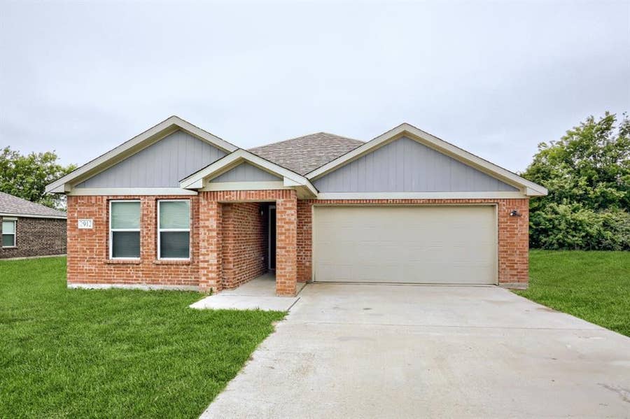 Property photo for 2912 Emma Lane, Mabank, TX