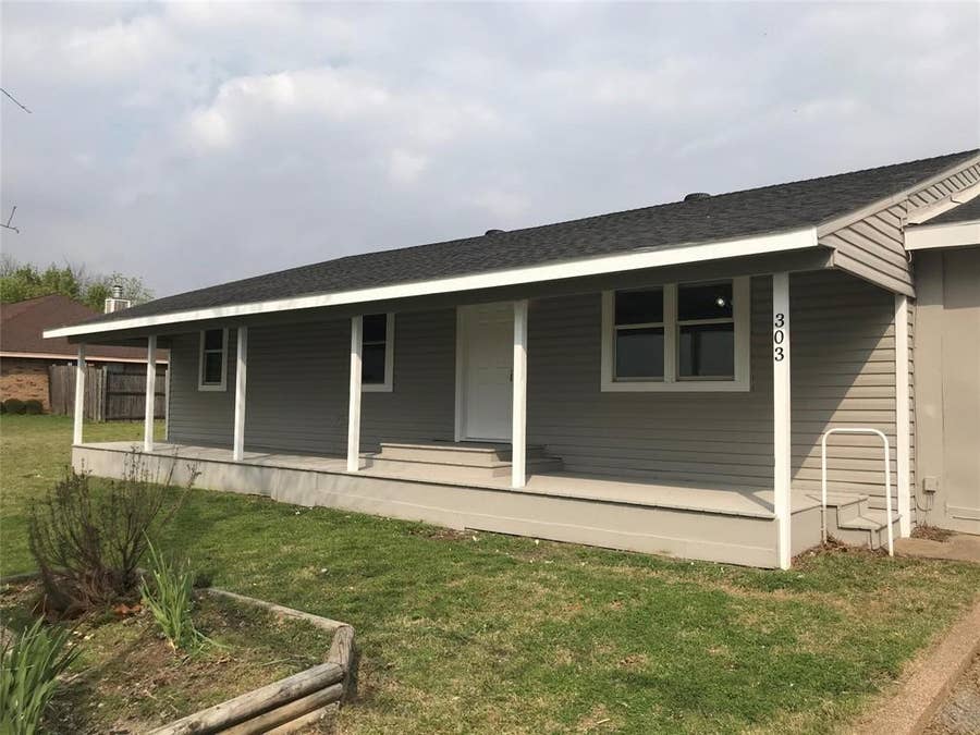 Property photo for 303 Raymond Street, Farmersville, TX