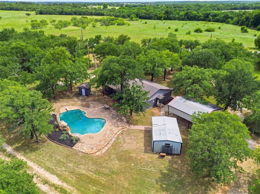 Property photo for 992 Fm 2210, Bridgeport, TX