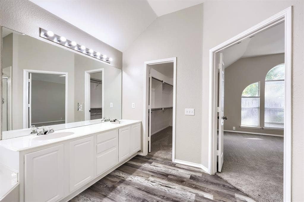 605 Oakbrook Drive, Burleson, TX 76028 605 Oakbrook Drive, Burleson, TX 76028