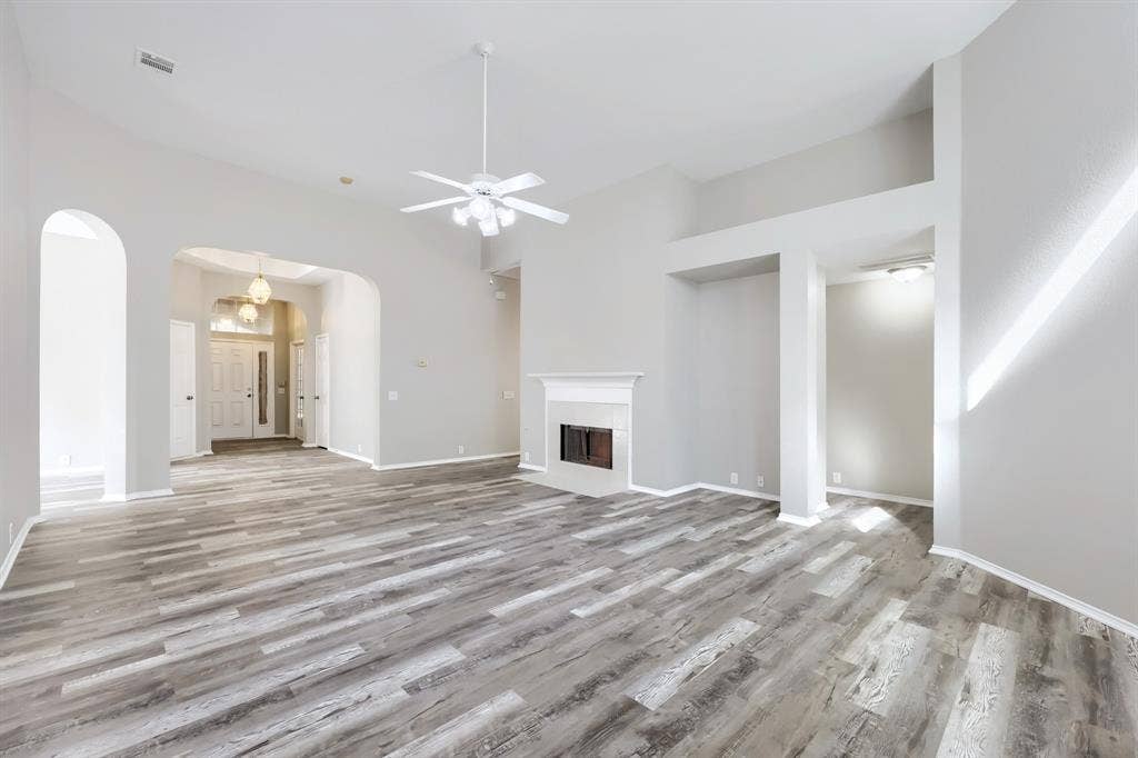 605 Oakbrook Drive, Burleson, TX 76028 605 Oakbrook Drive, Burleson, TX 76028