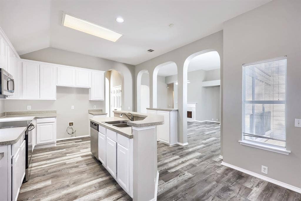 605 Oakbrook Drive, Burleson, TX 76028 605 Oakbrook Drive, Burleson, TX 76028