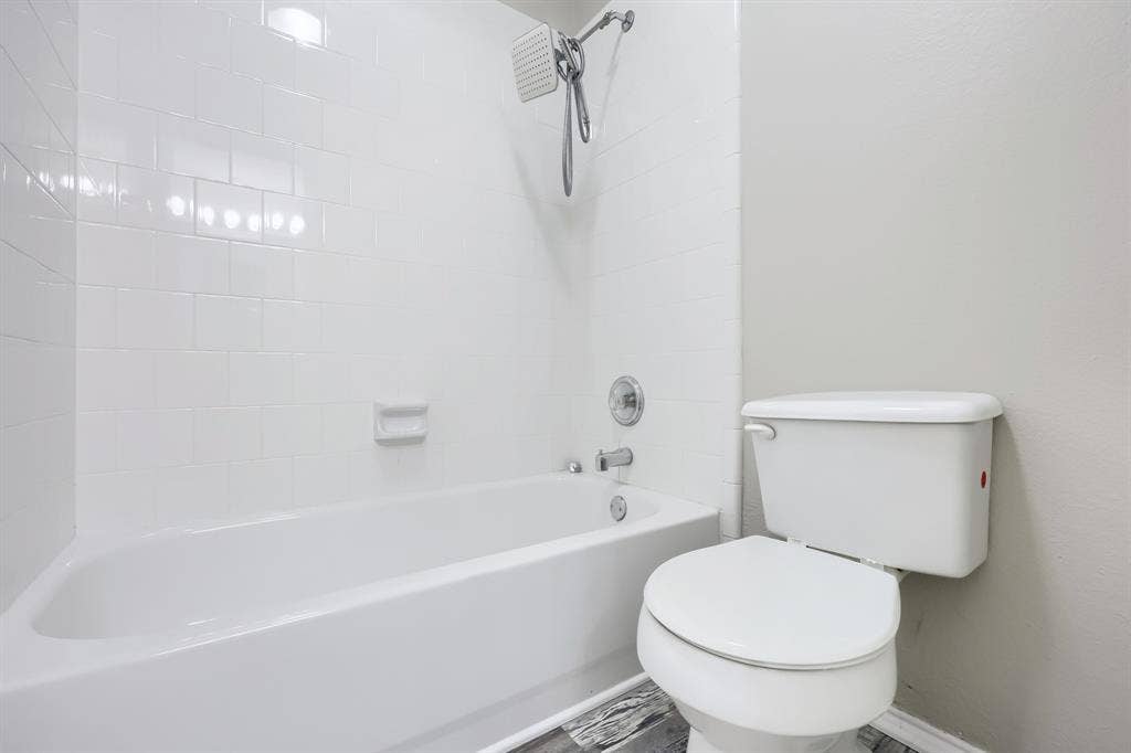 605 Oakbrook Drive, Burleson, TX 76028 605 Oakbrook Drive, Burleson, TX 76028