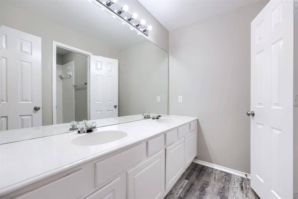 605 Oakbrook Drive, Burleson, TX 76028 605 Oakbrook Drive, Burleson, TX 76028