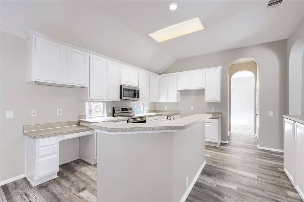 605 Oakbrook Drive, Burleson, TX 76028 605 Oakbrook Drive, Burleson, TX 76028