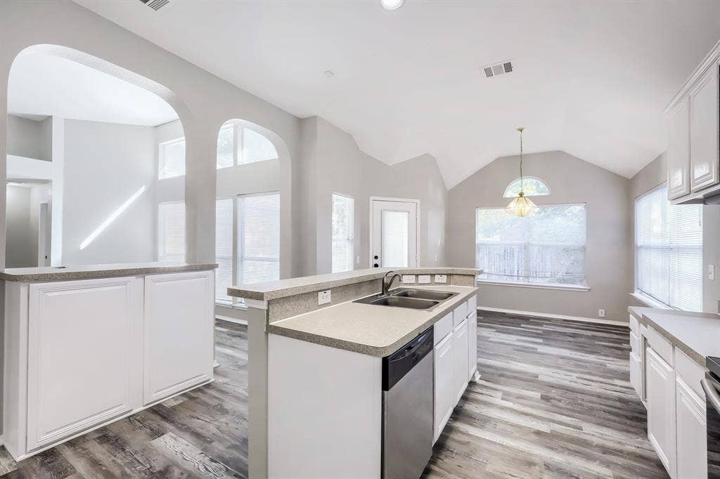 605 Oakbrook Drive, Burleson, TX 76028 605 Oakbrook Drive, Burleson, TX 76028