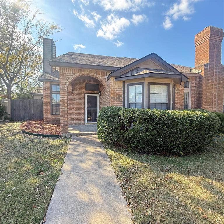 Property photo for 902 Binbrook Drive, Mesquite, TX