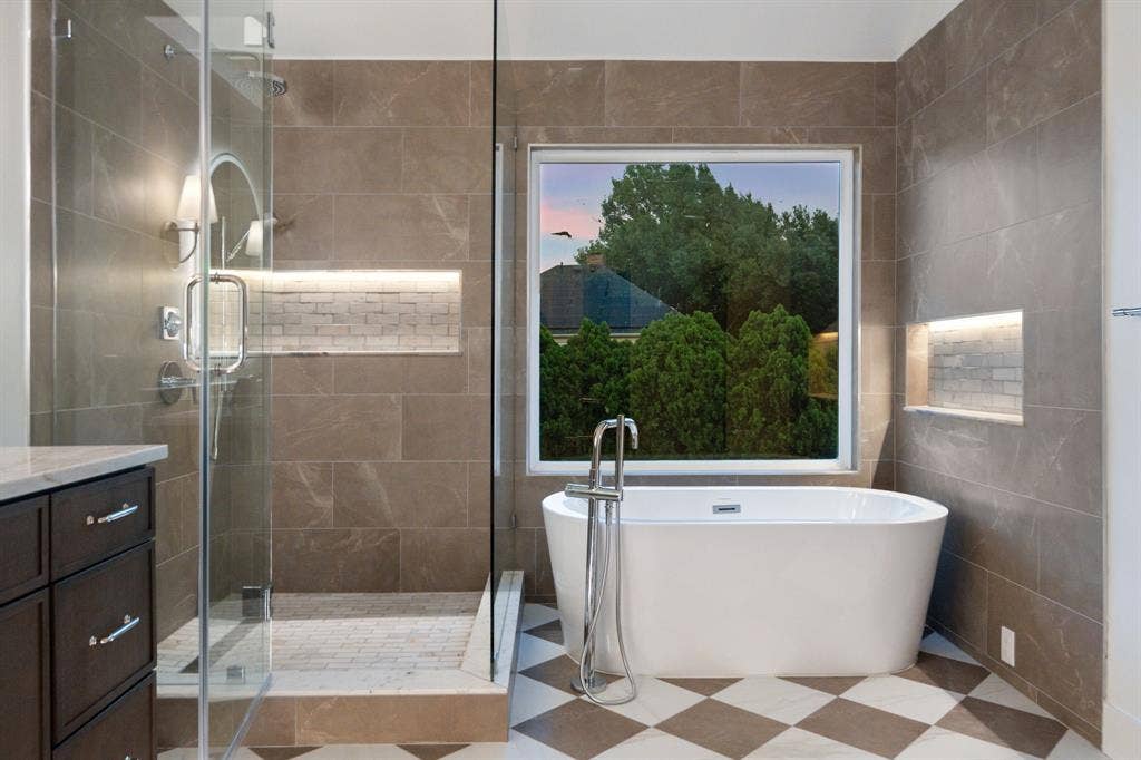 7504 Hughes Drive, Plano, TX 75024 Bathroom