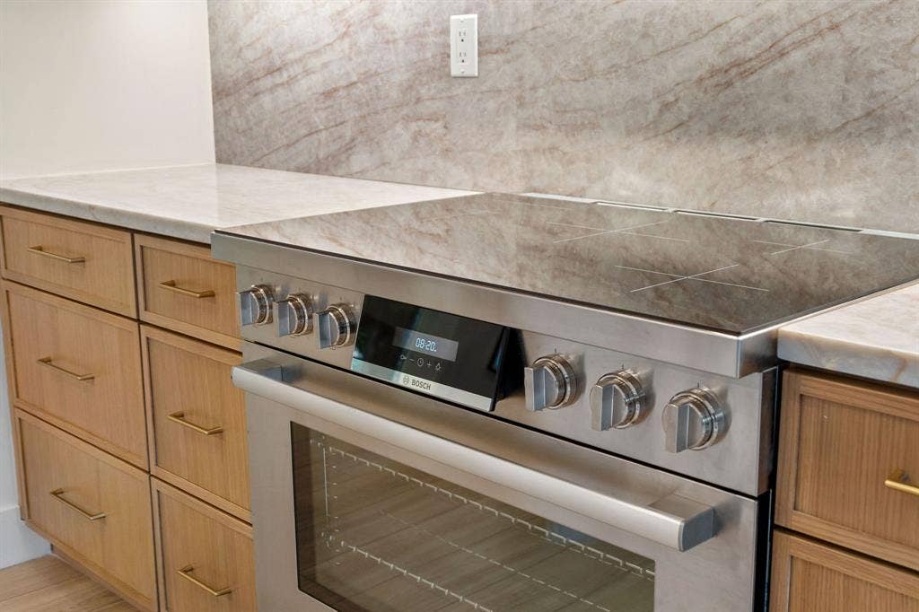 7504 Hughes Drive, Plano, TX 75024 Stainless steel range with a glass cooktop and integrated oven