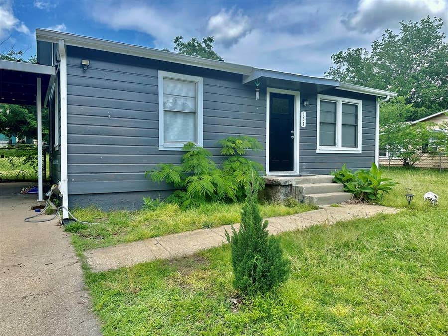 Property photo for 137 Lynn Drive, Azle, TX