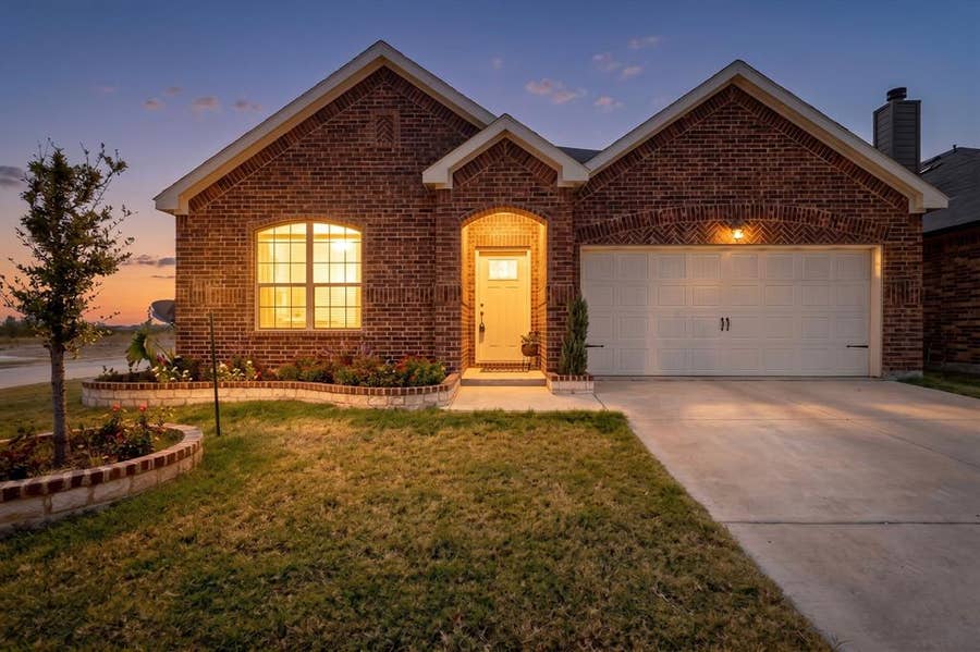Property photo for 1794 Gleasondale Place, Forney, TX