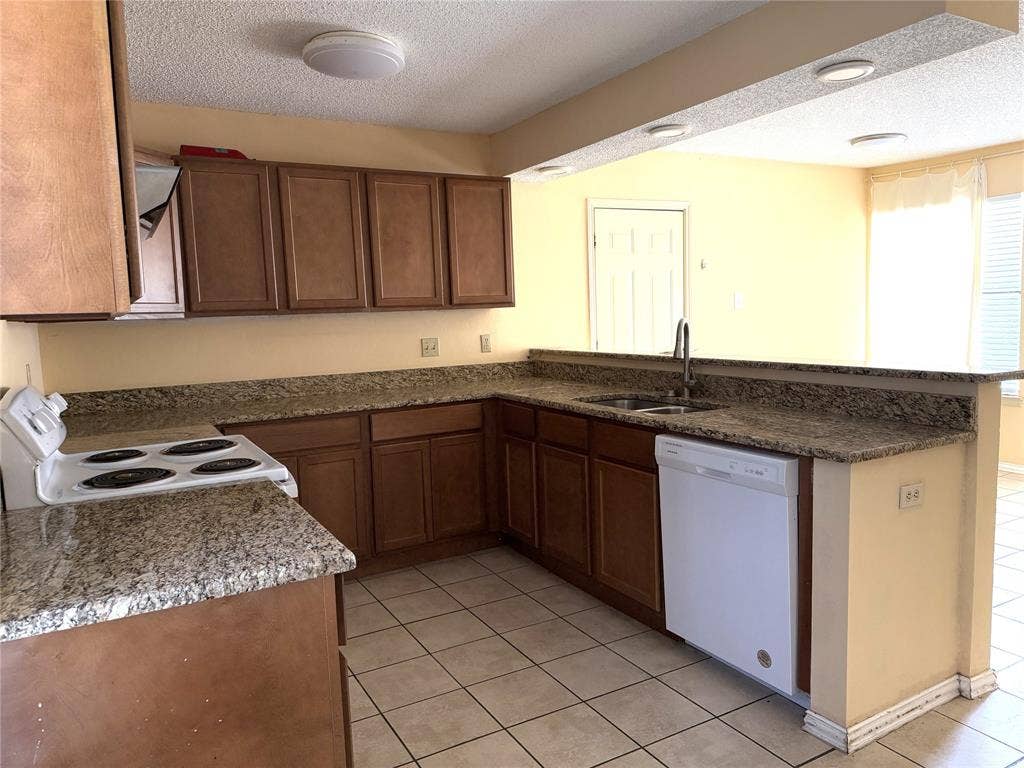 653 Thompson Drive, Coppell, TX 75019 653 Thompson Drive, Coppell, TX 75019