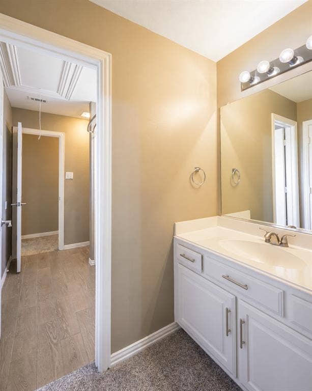 3912 Kimbrough Lane, Plano, TX 75025 Upstairs bathroom