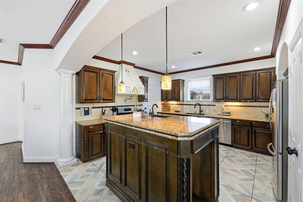 5102 Mission Avenue, #5102B, Dallas, TX 75206 Kitchen on level 2