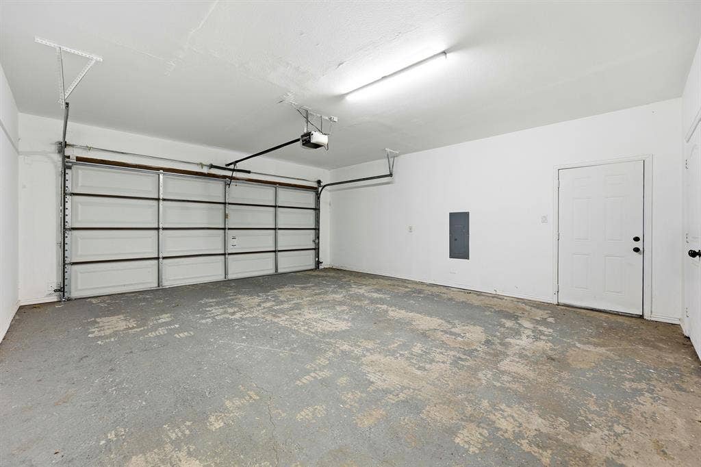 5102 Mission Avenue, #5102B, Dallas, TX 75206 Two car garage