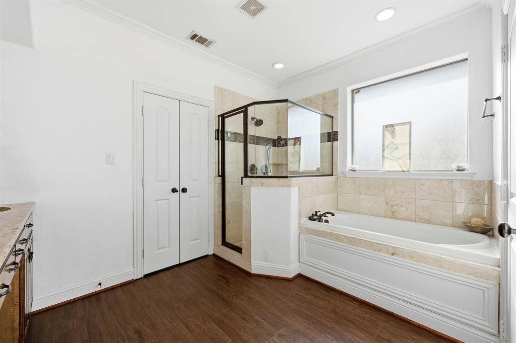 5102 Mission Avenue, #5102B, Dallas, TX 75206 Primary bathroom #1 with separate shower and garden tub on level 3