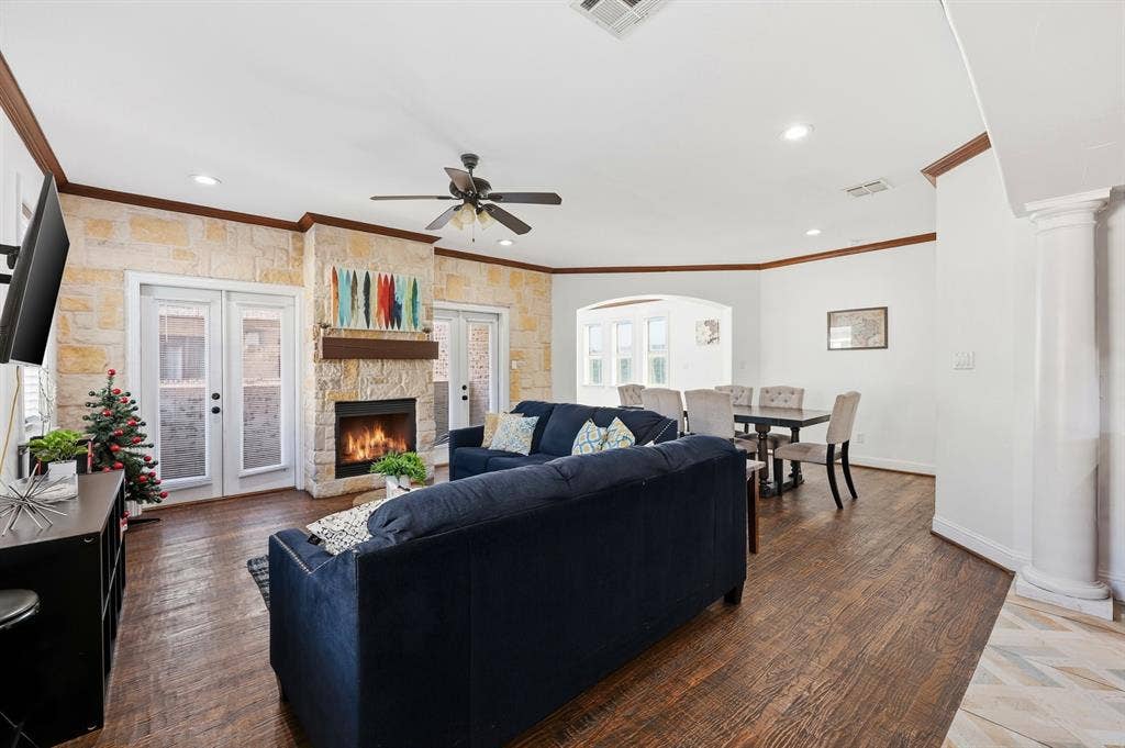 5102 Mission Avenue, #5102B, Dallas, TX 75206 Level 2 dining, living and family rooms