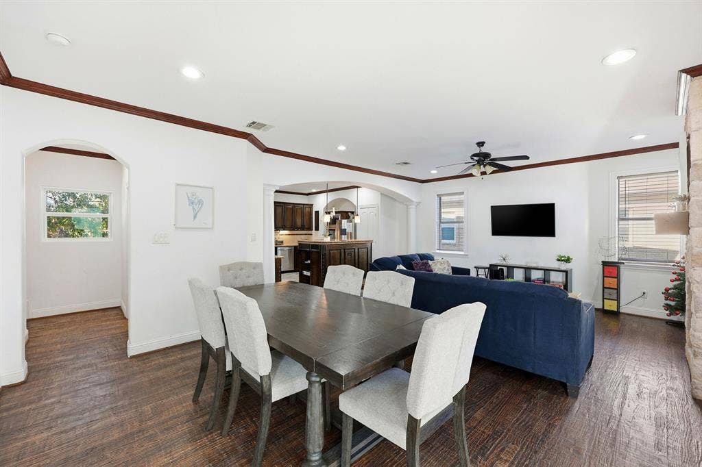 5102 Mission Avenue, #5102B, Dallas, TX 75206 Level 2 dining room