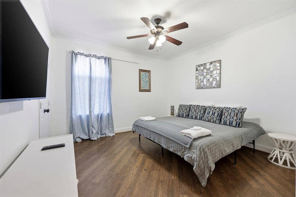 5102 Mission Avenue, #5102B, Dallas, TX 75206 Primary bedroom #2 on level 3