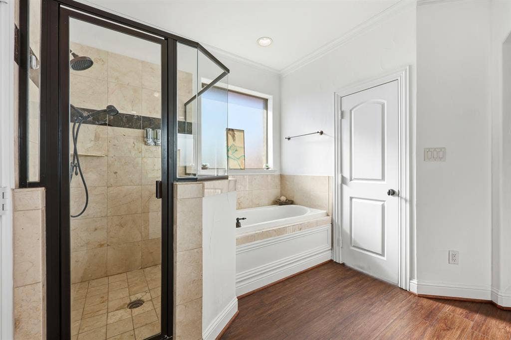 5102 Mission Avenue, #5102B, Dallas, TX 75206 Primary bathroom #1 with separate shower and garden tub on level 3