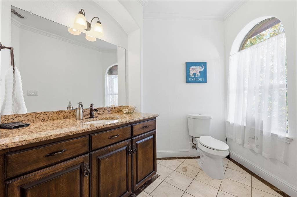 5102 Mission Avenue, #5102B, Dallas, TX 75206 Primary bathroom #2 on level 3