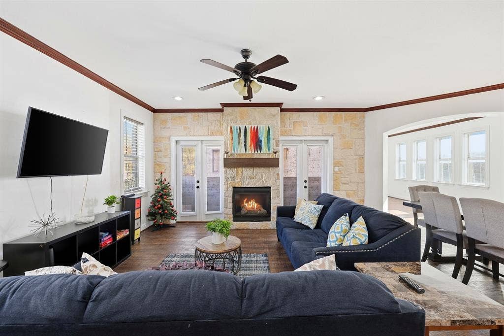5102 Mission Avenue, #5102B, Dallas, TX 75206 Level 2 living room